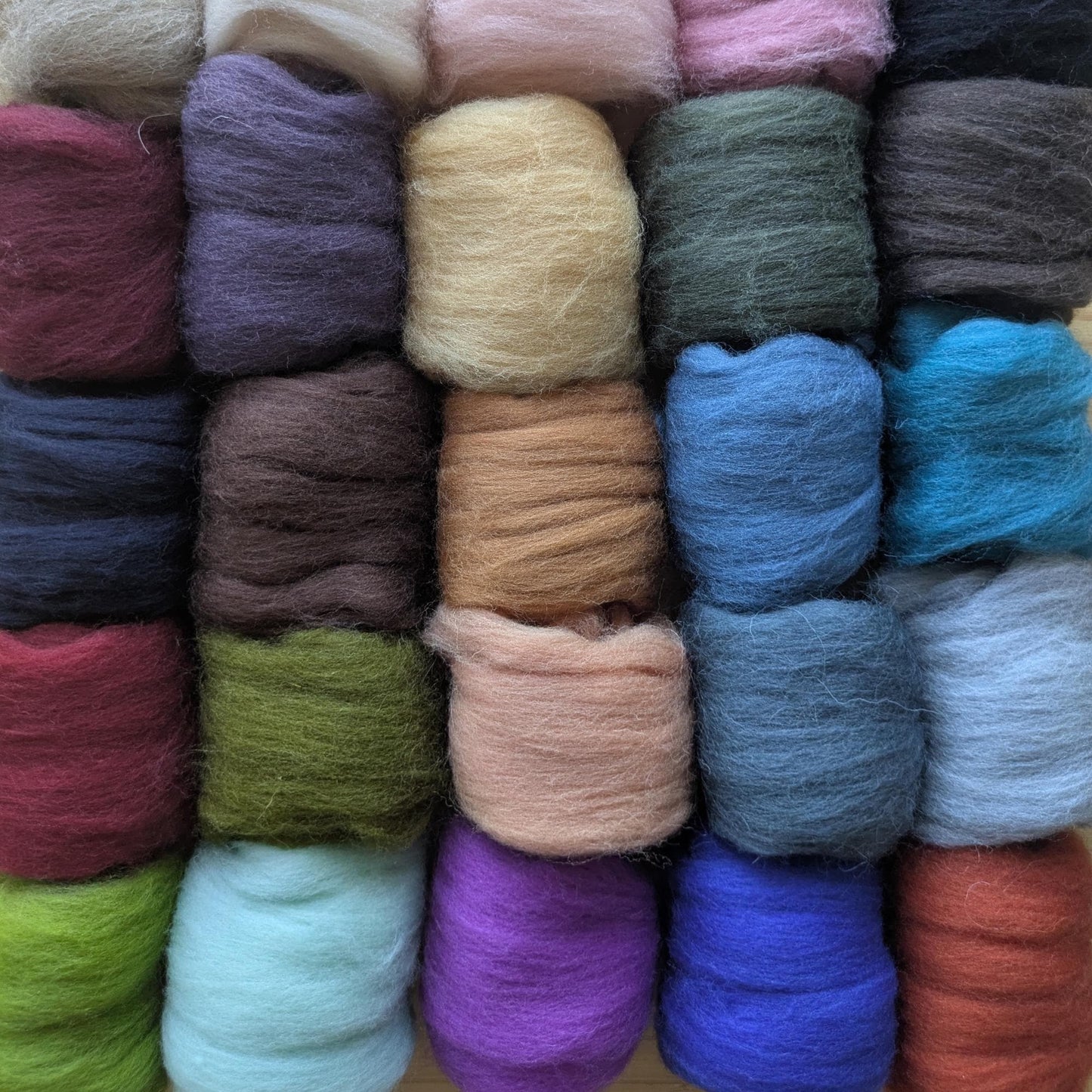 Premium Merino Wool Roving Set – 25 Colors