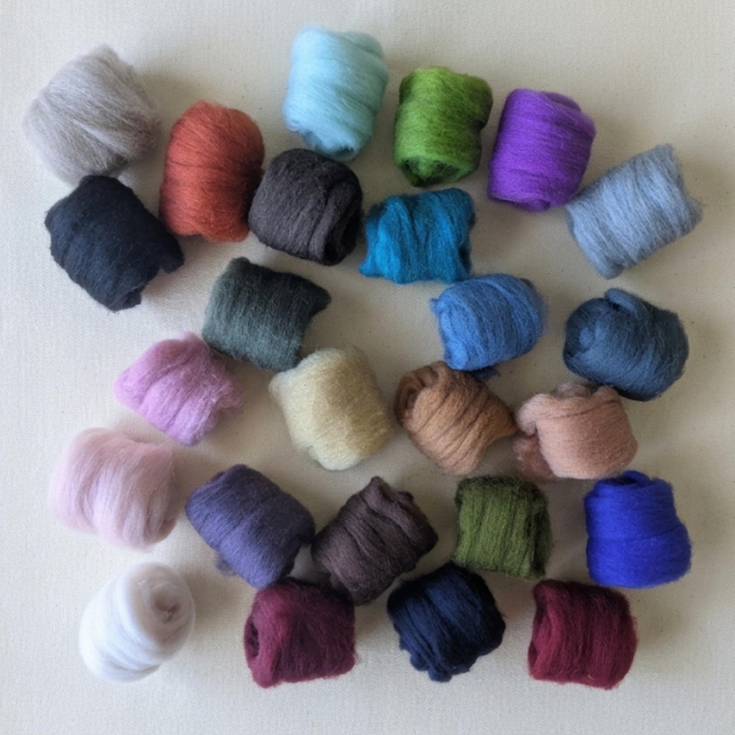 Premium Merino Wool Roving Set – 25 Colors