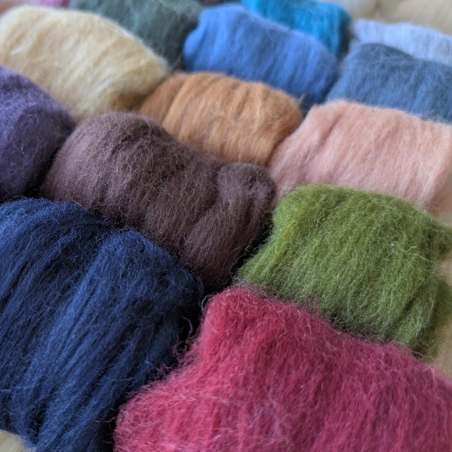 Premium Merino Wool Roving Set – 25 Colors