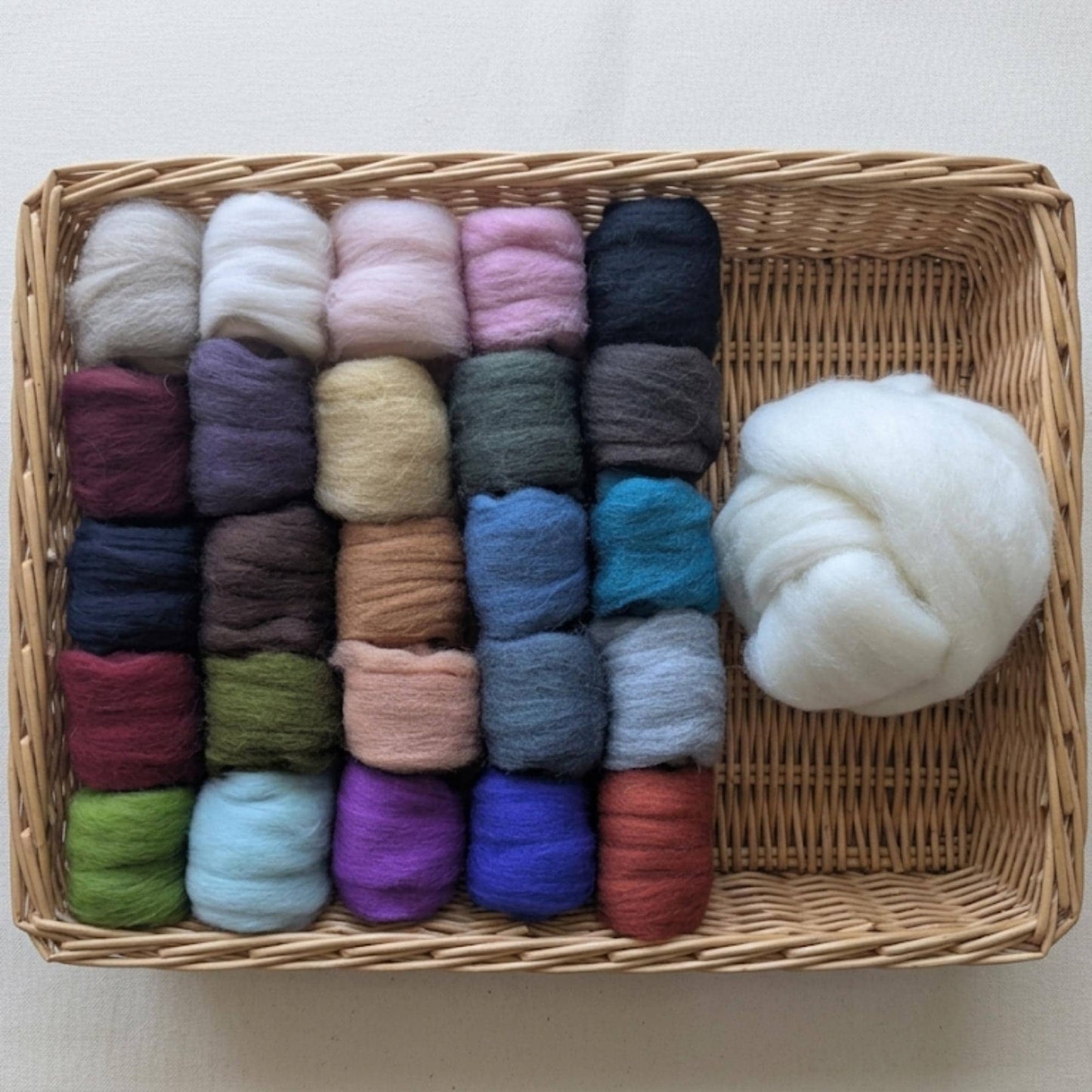 Premium Merino Wool Roving Set – 25 Colors
